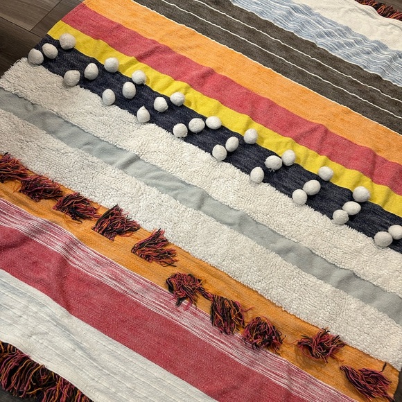 Beautiful Artistic Accent Carpet 100% Cotton - Picture 8 of 11